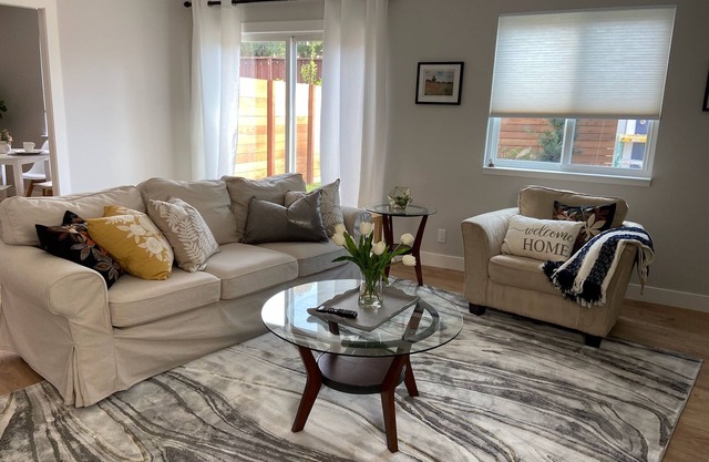 Luxurious 2 bed/2 bath, EV charger, comfortable, convenient location.