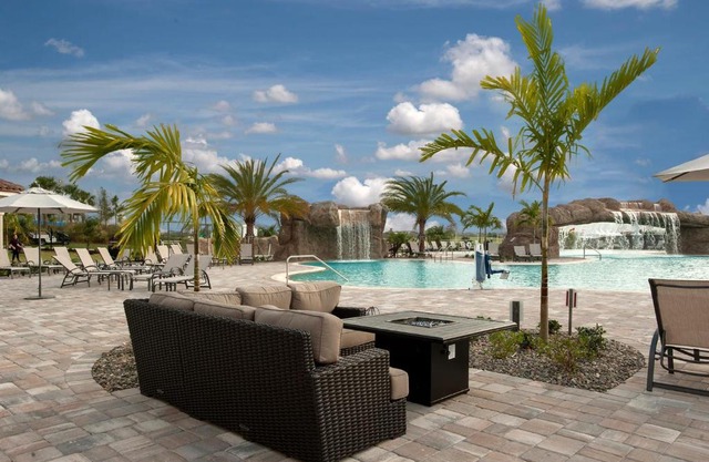 Luxurious 2 bed 2 bath condo Golf Community