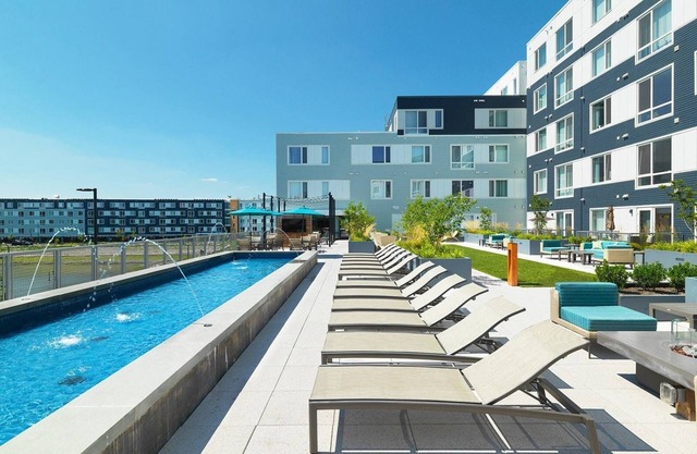 Luxurious 2 bed /2bath with a Beach View