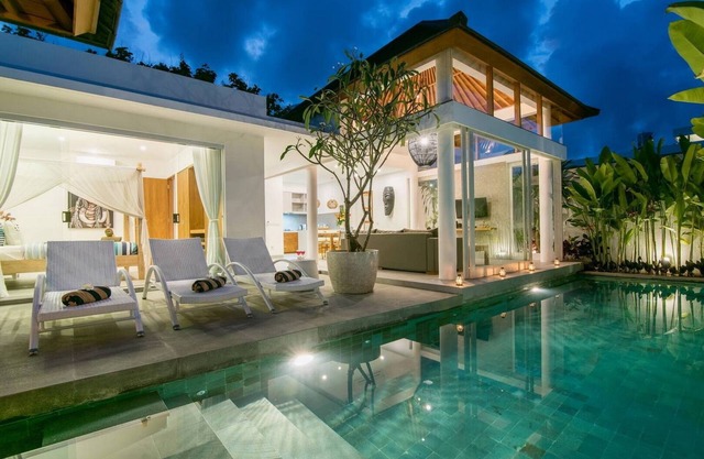 LUXURIOUS 2BR Villa in Canggu - Open plan living area!