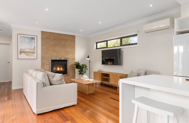 Luxurious 3-Bed Home with Outdoor Spa by Beach