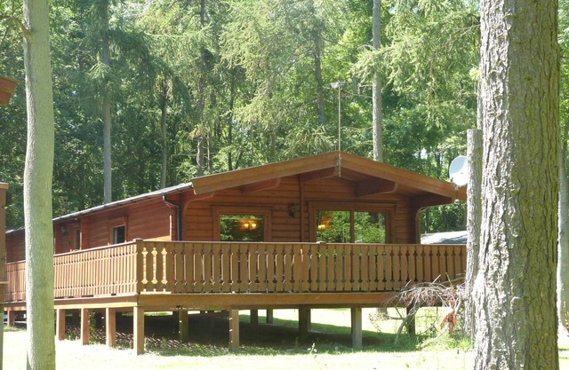 Luxurious 3 Bed Log Cabin Holiday Lodge in Louth, Lincolnshire (3B Sleeps6)