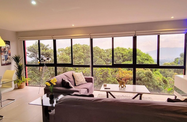 Luxurious 3 Bedroom Apartment!