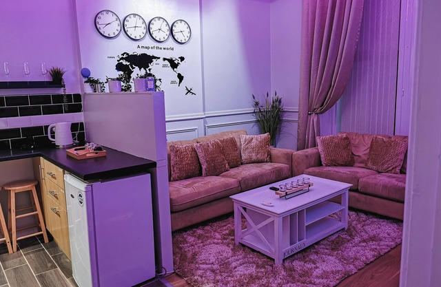LUXURIOUS 3 BEDROOM APARTMENT: HEART OF WESTEND