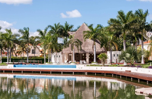 Luxurious 3 bedroom + Villa in Isla Dorada