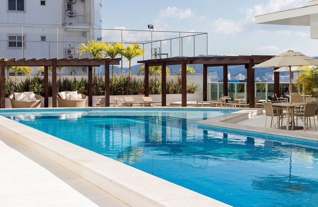 Luxurious 3 suites + Sea View + Pool & Skyline