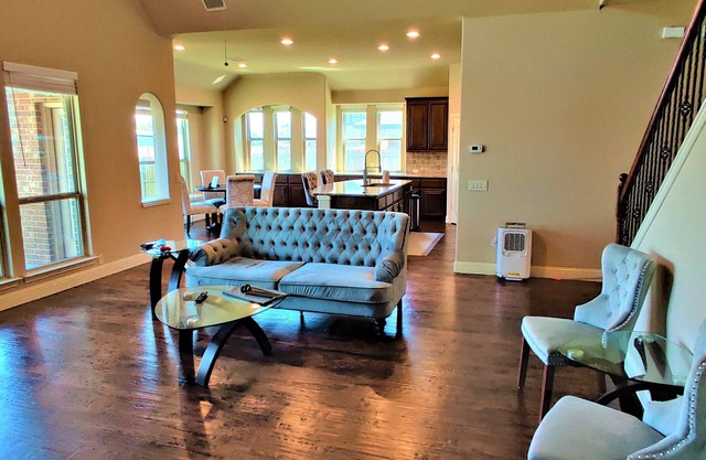 Luxurious 3700 sqft 4 beds, 3.5 bath, office, game and media room