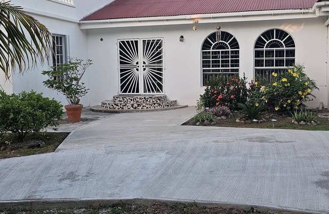 Luxurious 4-bedroom house with AC, WiFi in marvelous Portsmouth