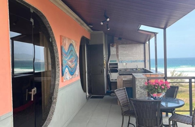 Luxurious 4-bedroom penthouse with Jacuzzi and barbecue.