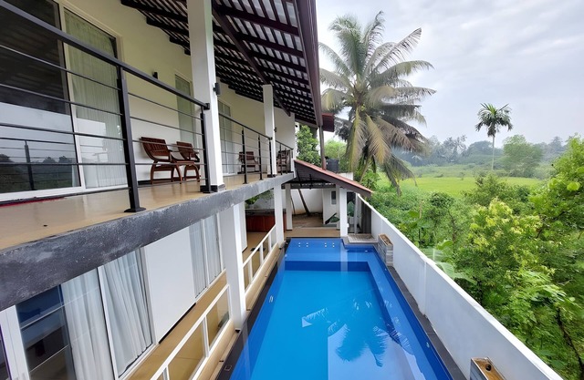 Luxurious 4-bedroom villa with WiFi, AC ,Pool in gorgeous Galle near Galle fort