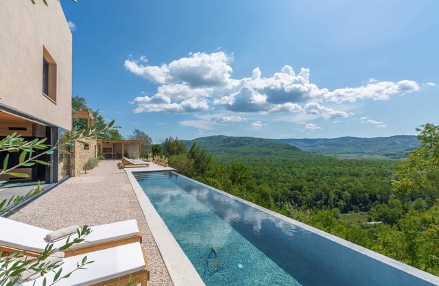 Luxurious 4-BR villa for up to 8 with pool and spa