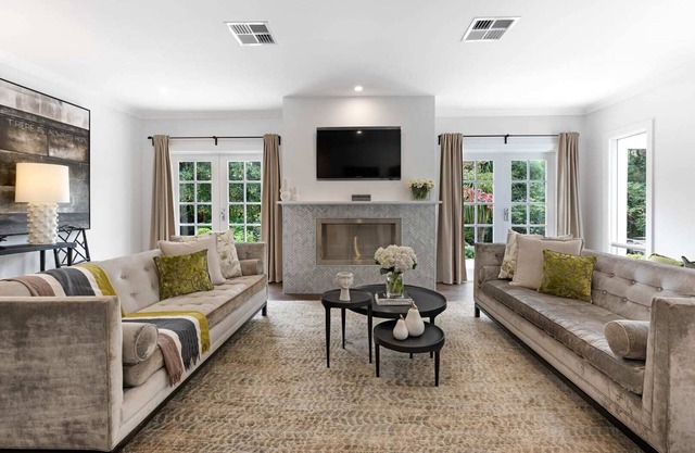 Luxurious 4BR Villa/Bush/Fireplace/Pet Friendly