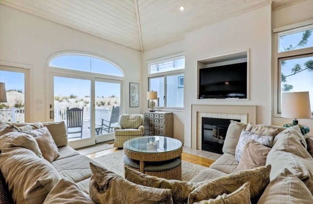 Luxurious 5-Bedroom Oceanfront Home in Fenwick