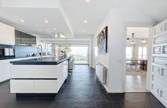 Luxurious 5-bedroom villa with WiFi, AC in enchanting Cabrils