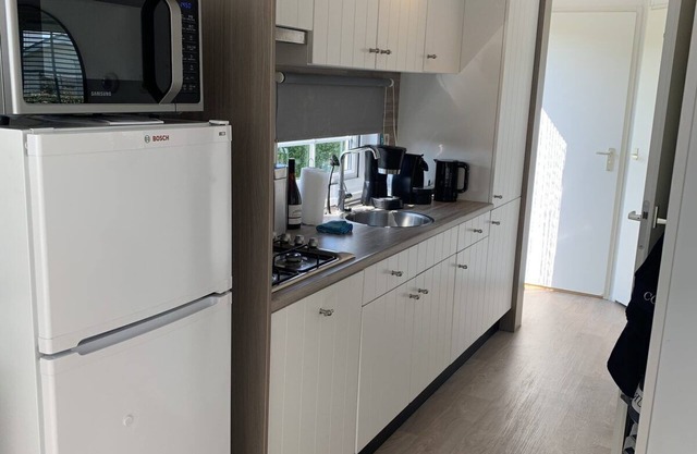 Luxurious 5-person holiday chalet in Valkenisse 100 meters from the beach