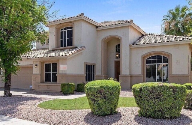 Luxurious 6-Bedroom, 3 bathroom with Heated Pool SLEEPS 18!