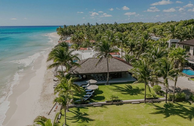 Luxurious 7-bedroom beachfront villa in Playa del Carmen