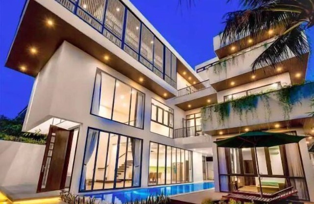 Luxurious 7-Bedroom Garden Villa with Sauna + Pool