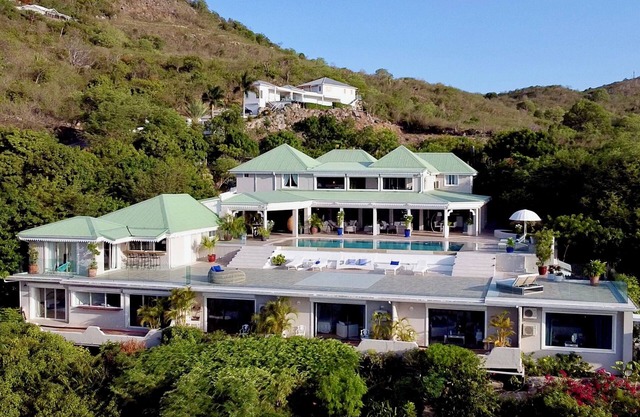 Luxurious 7-Bedroom Villa with Incredible Views