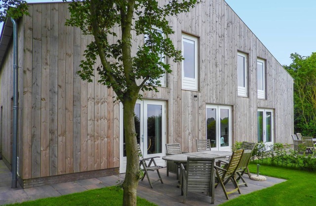 Luxurious 8-person holiday apartment with free Internet in Grijpskerke, Walcheren