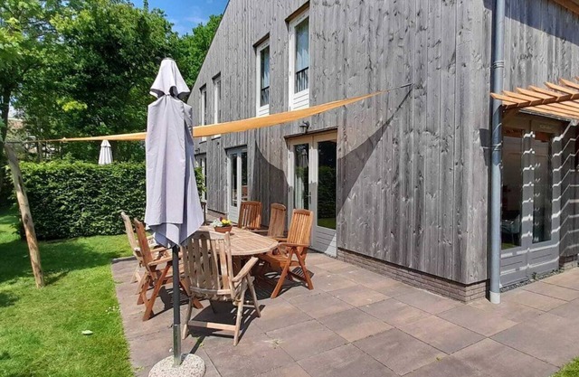 Luxurious 8-person holiday apartment with free Internet in Grijpskerke, Walcheren