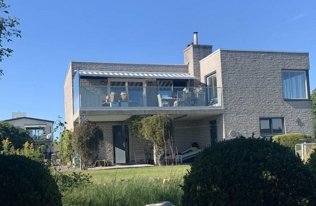 Luxurious 8-person villa with a view of the Veerse Meer in Kortgene