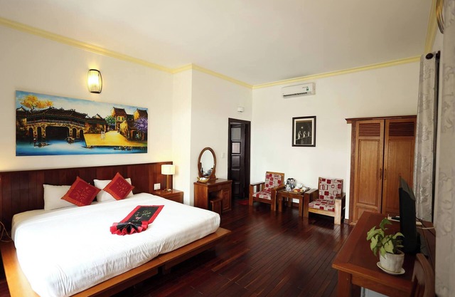 Luxurious 9-bedroom villa with AC and WiFi in charming Hoi An