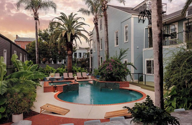 Luxurious 9BR Inn | Heated Pool & Hot Tub
