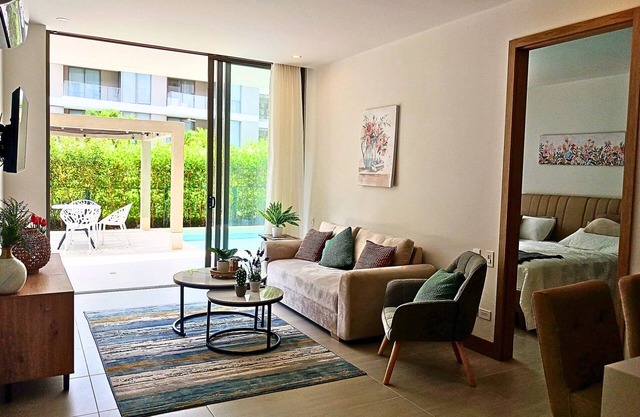 Luxurious Apartment with Private Pool and beach access