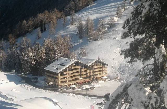 Luxurious and large apartment (103 m²) at 1,735 m with underground parkin