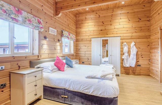 Luxurious and contemporary Finnish log lodge, perfect for a relaxing break away with your pet(s).