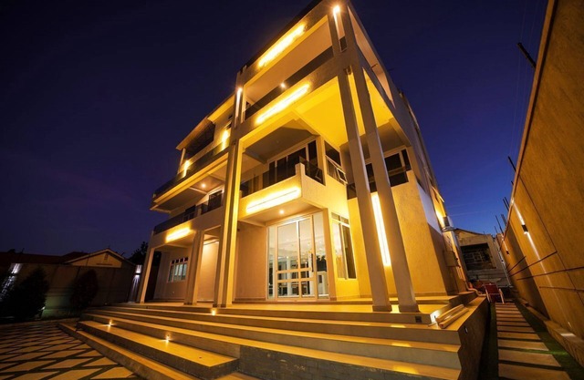 Luxurious and private villa,4km to Entebbe international airport and 2km to town
