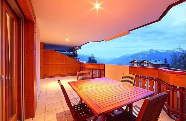 Luxurious apartment ideally located in the center of Montana crests