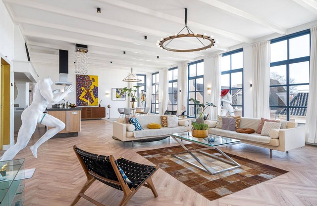 Luxurious apartment in a historical monument