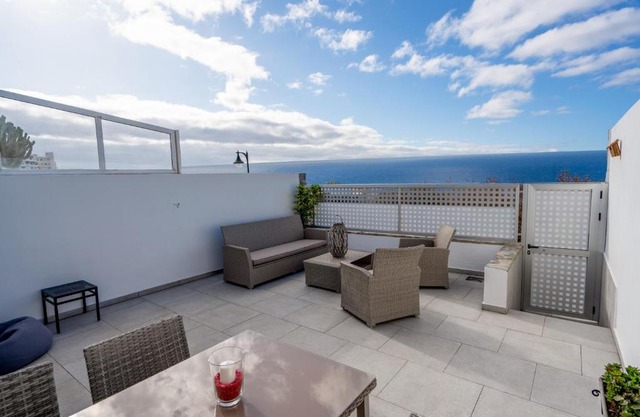 Luxurious apartment with large terrace and sea views