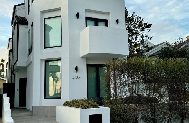 Luxurious Beach Getaway, one block from the water.