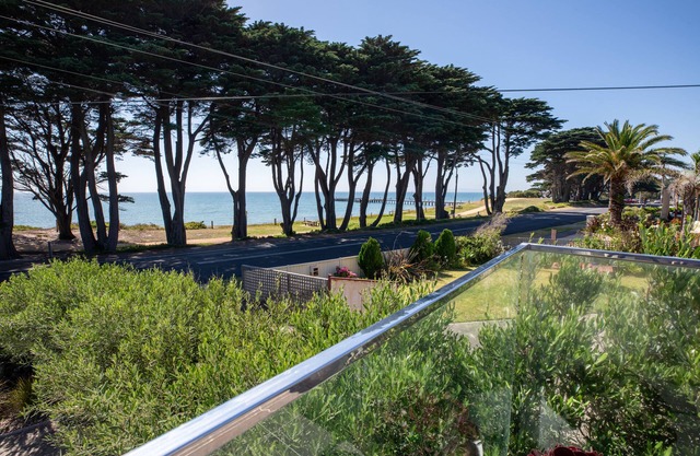 Luxurious Beachfront Modern House, St Leonards, VICnWheelchair access & Elevator