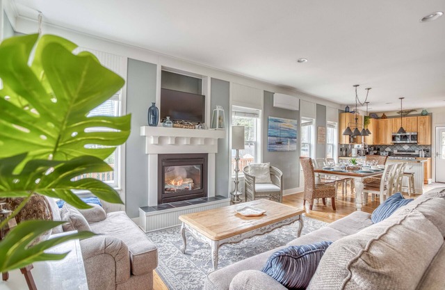 Luxurious Bella Beach Fun-3 King Beds-Hot Tub-Gazebo-Fire Pit-Media-Game Room