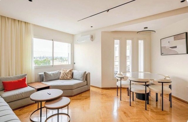 Luxurious central apartment not overlooked