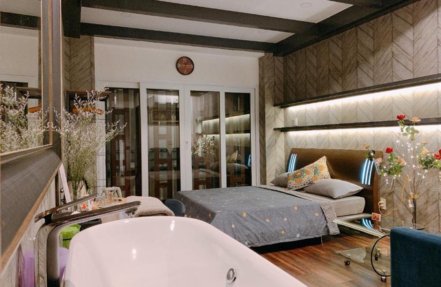 Luxurious Chinatown Hideaway