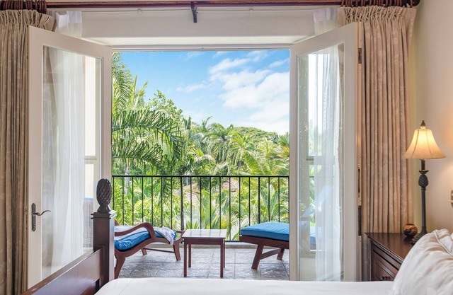 Luxurious Condo, located close to the Beach Club!