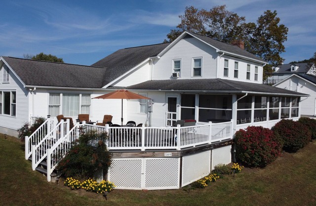 Luxurious country home. 120 acres. 5 Bedrooms. Basement game room. Fitness Rm.