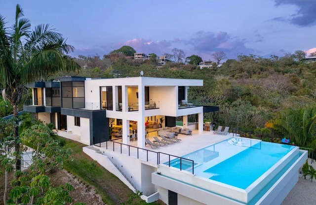 Luxurious Dream 5 bedroom Villa on Costa Rican Coast with breathtaking views