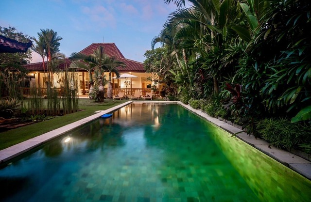 Luxurious Garden and Gazebo Modern Villa