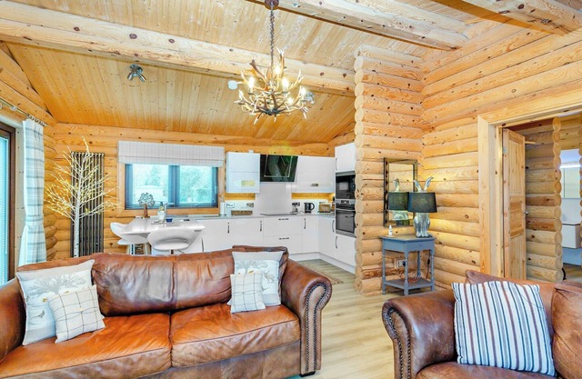 Luxurious real log lodge.