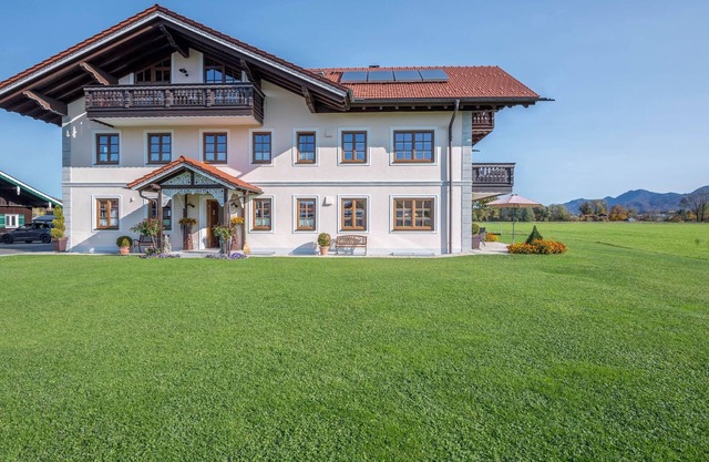Luxurious Holiday Apartment Sissi with Wi-Fi, Terrace