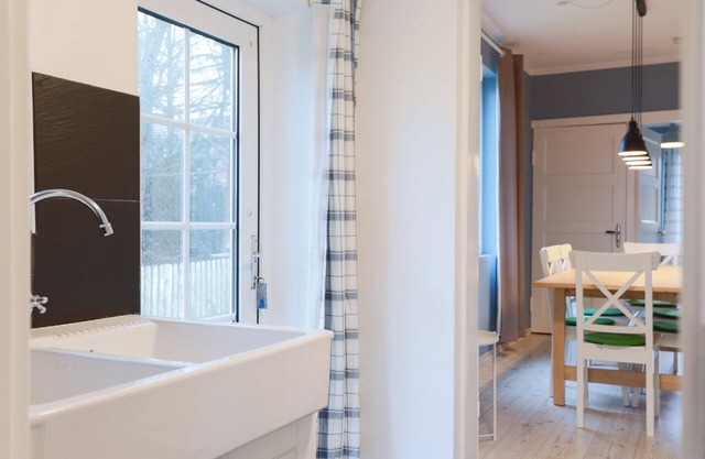 Luxurious holiday home with dike view, suitable for 3 couples and families