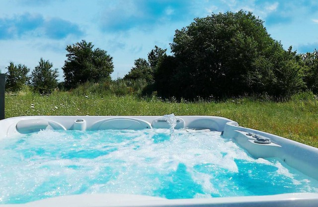 Luxurious holiday home with whirlpool, in a great quiet camp (near the beach)