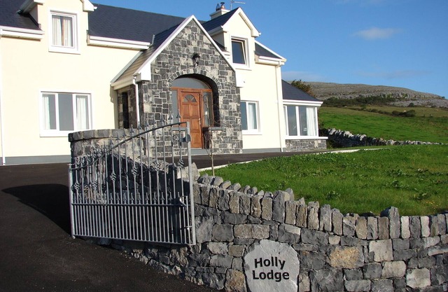 Luxurious Holiday Home with Wifi in the Heart of the Burren, Ballyvaughan.