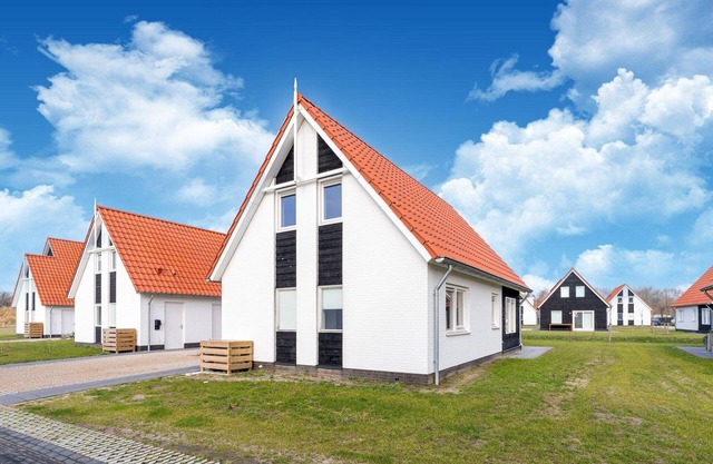 Luxurious holiday home with parking